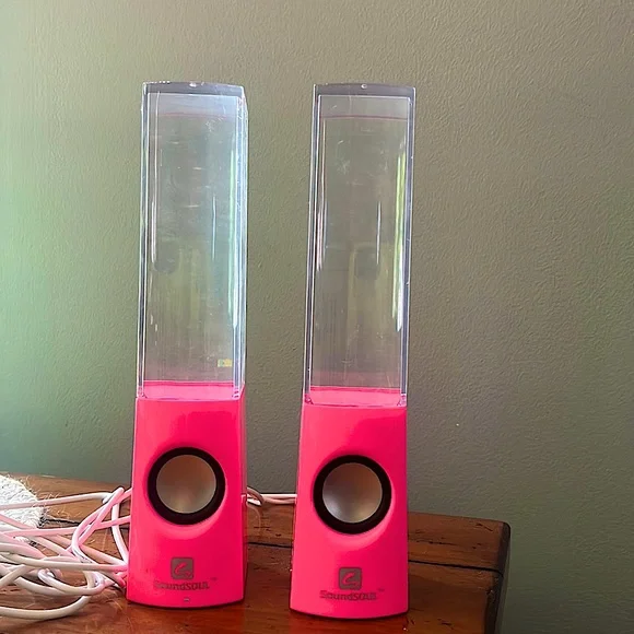 Pink Soundsoul water speakers